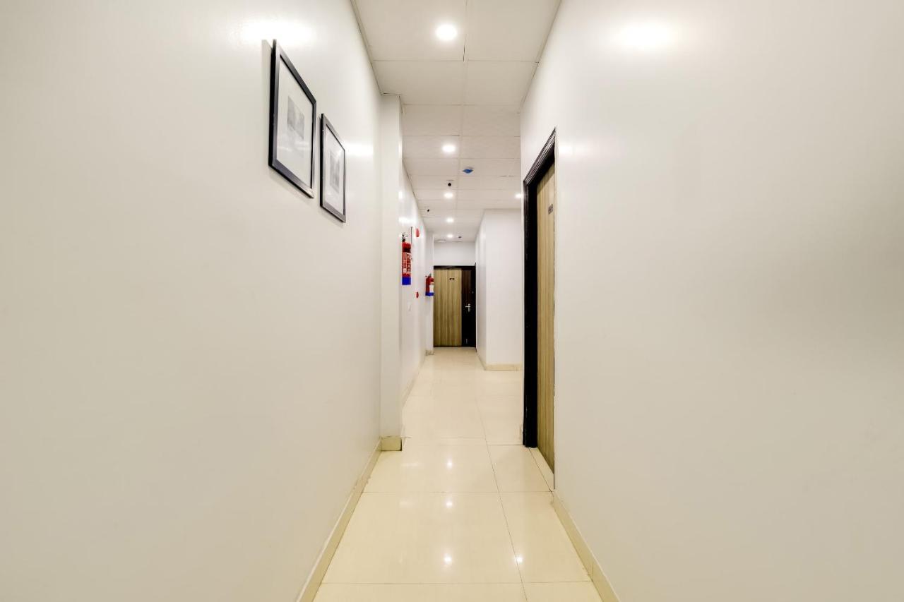 Collection O 71756 Hotel Silver Arrow Near Pacific Mall Tagore Garden 델리 외부 사진