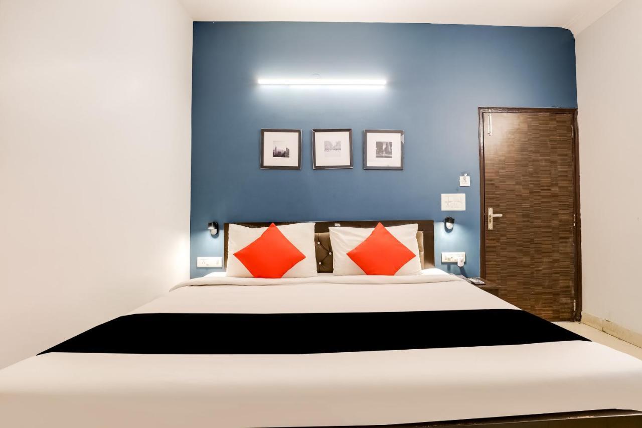 Collection O 71756 Hotel Silver Arrow Near Pacific Mall Tagore Garden 델리 외부 사진