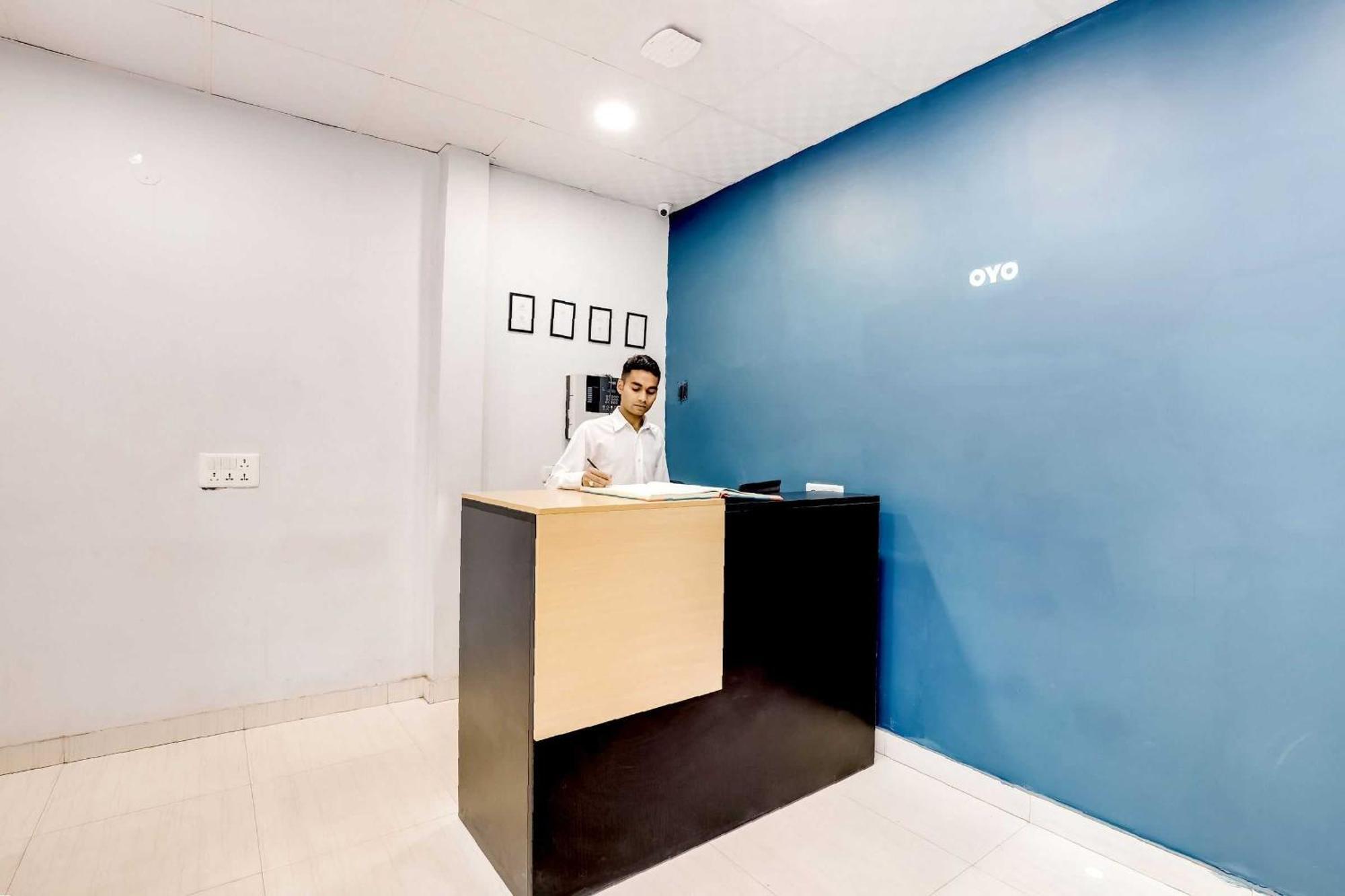 Collection O 71756 Hotel Silver Arrow Near Pacific Mall Tagore Garden 델리 외부 사진