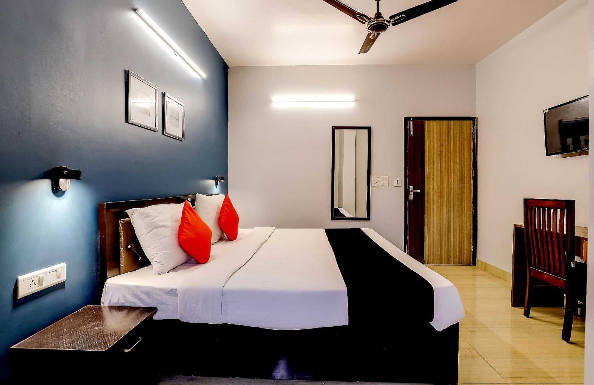 Collection O 71756 Hotel Silver Arrow Near Pacific Mall Tagore Garden 델리 외부 사진